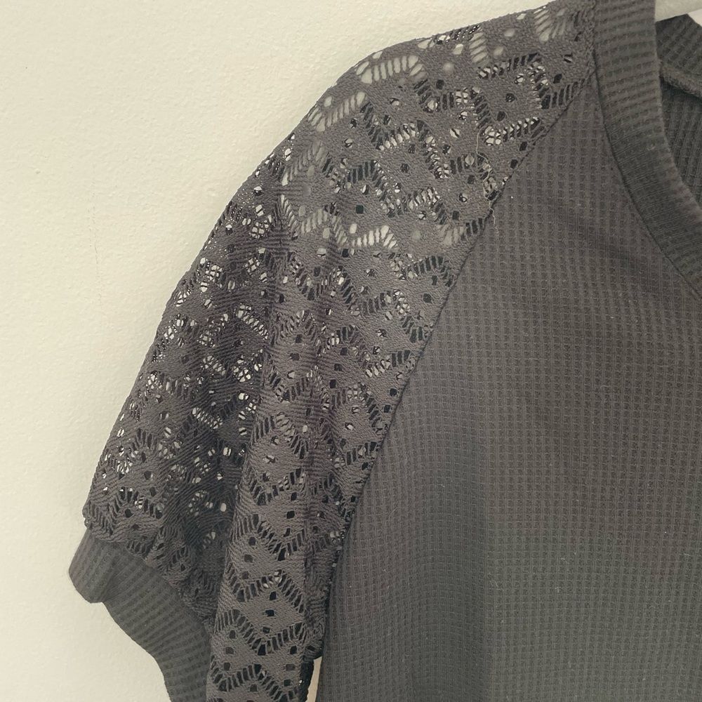 Black Lace Sleeve Women's Top NWT size m - Picture 3 of 9